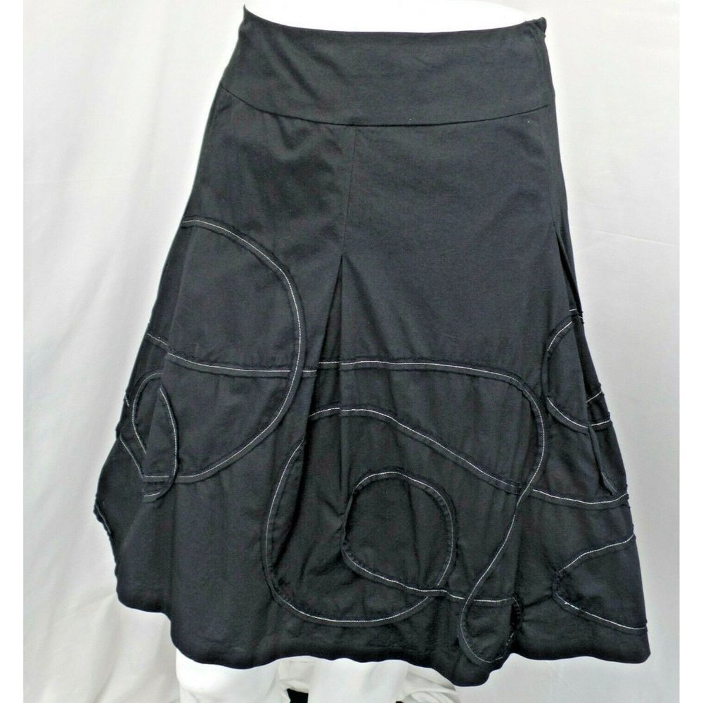 TALBOTS   BLACK RIBBON SWIRLS APLIQUED W/TOP SILVER THREAD CASUAL SKIRT SIZE: 8P